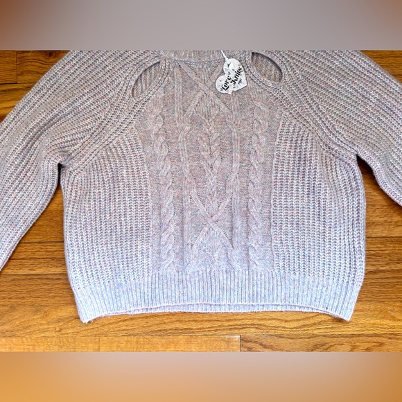 Love Knits NWT Cropped Long sleeve Sweater with Cut Out Shoulders Women’s XL - Picture 5 of 7